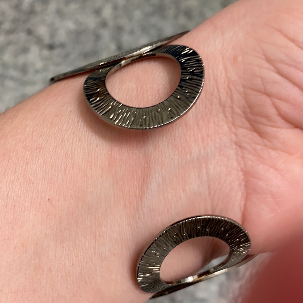 Express cuff bracelet - Picture 3 of 7
